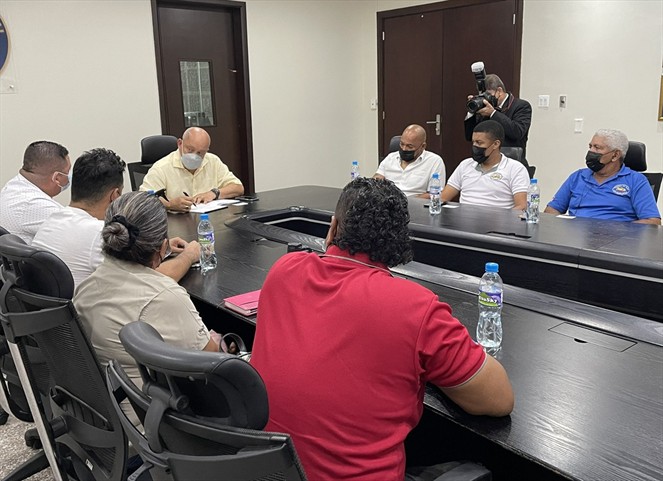 Noticia Radio Panamá | Citarán a ministros del MICI, del MEF y al director de la DGI para conversar sobre la problemática del combustible