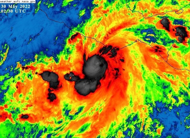 Noticia Radio Panamá | Pacífico mexicano se declara en alerta ante cercanía del huracán Agatha