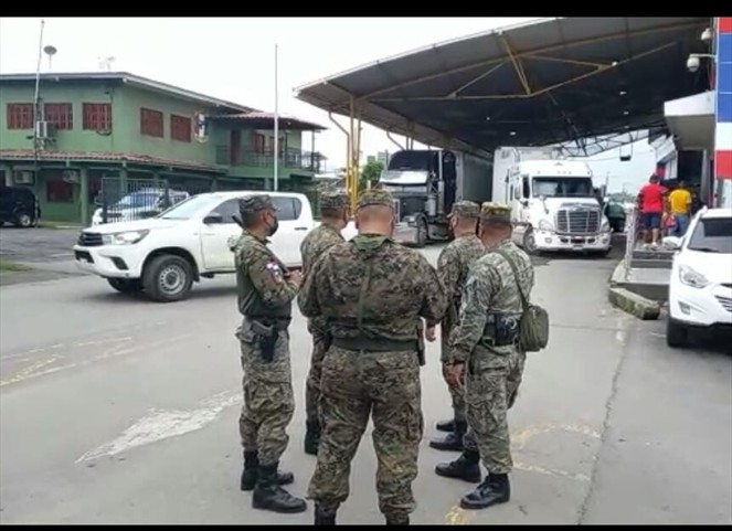 Noticia Radio Panamá | Camioneros cierran la frontera con Costa Rica ante el veto de la Ley 808
