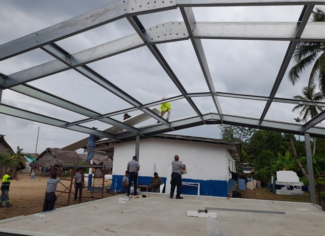 Noticia Radio Panamá | Inició la instalación de aulas modulares en Guna Yala