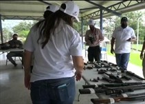 Noticia Radio Panamá | Más de 126 mil dólares entregados a través del programa «Pacificando mi barrio» y 467 armas sacadas de las calles