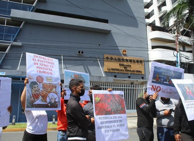 Noticia Radio Panamá | Universitarios protestan en contra de Tratados de Libre Comercio con China