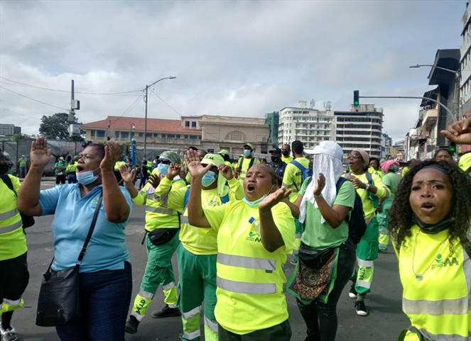 Noticia Radio Panamá | ‘Hormiguitas’ de la AAUD deciden levantar el paro de labores, tras lograr acuerdos de mejoras salariales