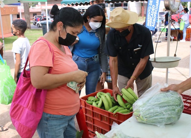 Noticia Radio Panamá | Pequeños productores sacaron sus productos en la feria agropecuaria ‘Del Campo a la Mesa’, en Chorrera