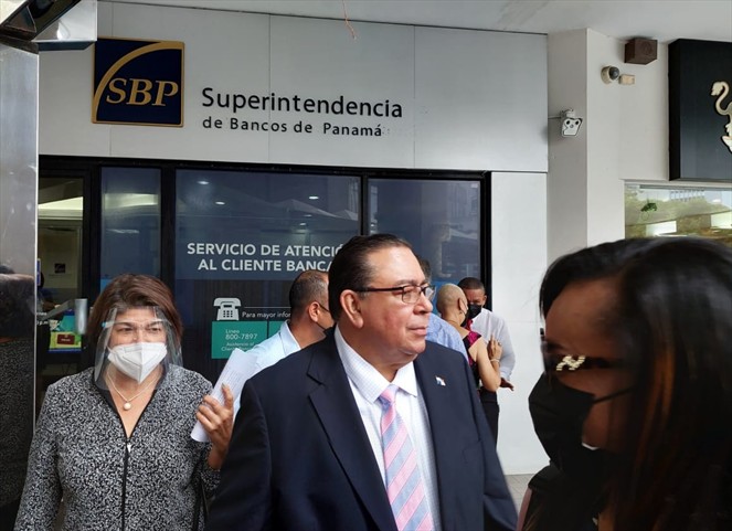 Noticia Radio Panamá | Piden que bancos con licencia panameña establezcan sus call centers en el país