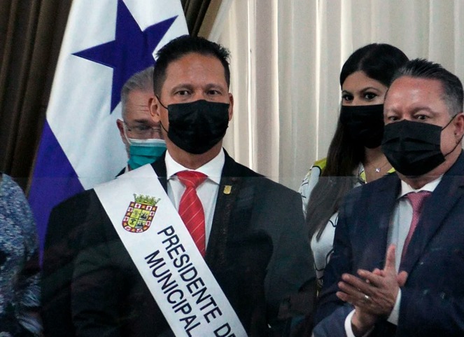 Noticia Radio Panamá | Ramón Ashby toma posesión como presidente del Consejo Municipal de Panamá