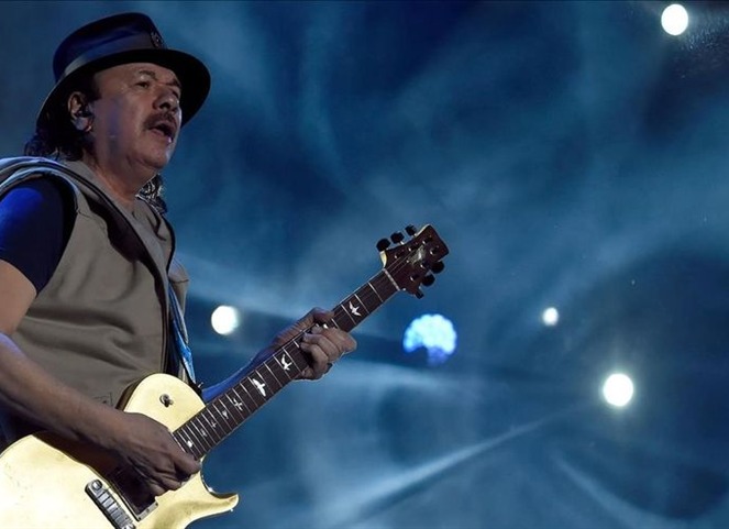 Noticia Radio Panamá | El guitarrista Carlos Santana se desmaya en el escenario porque «olvidó comer y tomar agua»