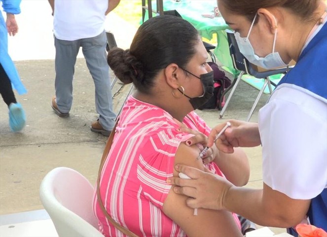 Noticia Radio Panamá | En menos de tres meses más de 900 mil personas se han vacunado contra la influenza