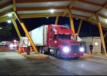 Noticia Radio Panamá | ¡Al fin! Pasada las 11:00 p.m. llegó la caravana humanitaria con alimentos a Merca Panamá