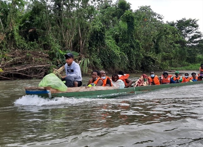 Noticia Radio Panamá | Migrantes han tenido que ser trasladados en rutas internas para llegar a su destino final