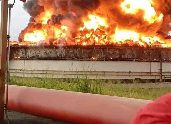 Noticia Radio Panamá | Incendio en Cuba se extiende a segundo tanque de petróleo y deja 49 heridos