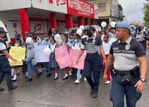 Noticia Radio Panamá | Niños colonenses marchan para que cese la violencia e impere la paz en la provincia