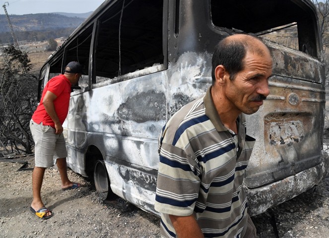 Noticia Radio Panamá | Desolación en Argelia tras incendios que dejaron 38 muertos