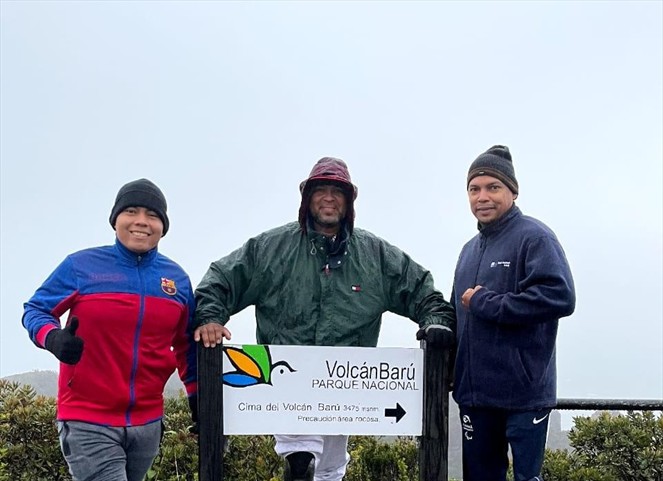 Noticia Radio Panamá | Grupo de personas con discapacidad logra subir el Volcán Barú