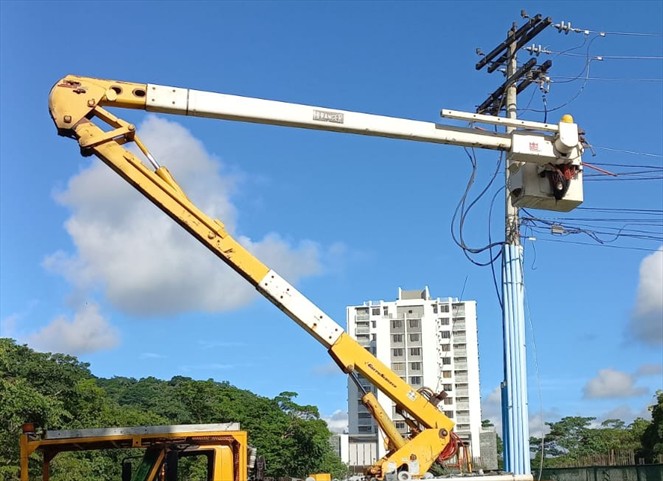 Noticia Radio Panamá | Brisas del Golf Norte sin luz debido a un intento de hurto de cables de distribución