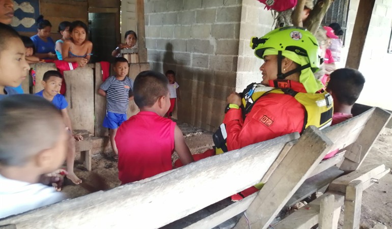 Noticia Radio Panamá | Encuentran con vida a tres personas arrastradas por cabeza de agua en río Mamoní