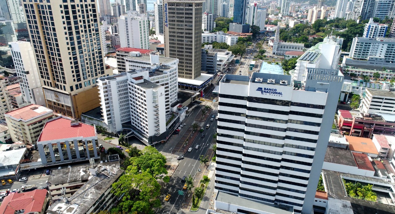 Noticia Radio Panamá | Beneficiarios con tarjetas vencidas o próximas a vencer deben acudir a Banconal para su reemplazo