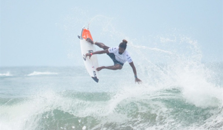 Featured image for “Panameño Jean Carlos “Oli” González ganó medalla de Plata en el Panamericano de Surf”