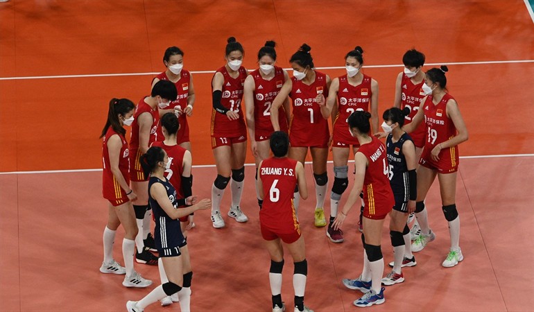 Featured image for “Selección china de voleibol usa mascarilla durante choque en Copa de Asia”