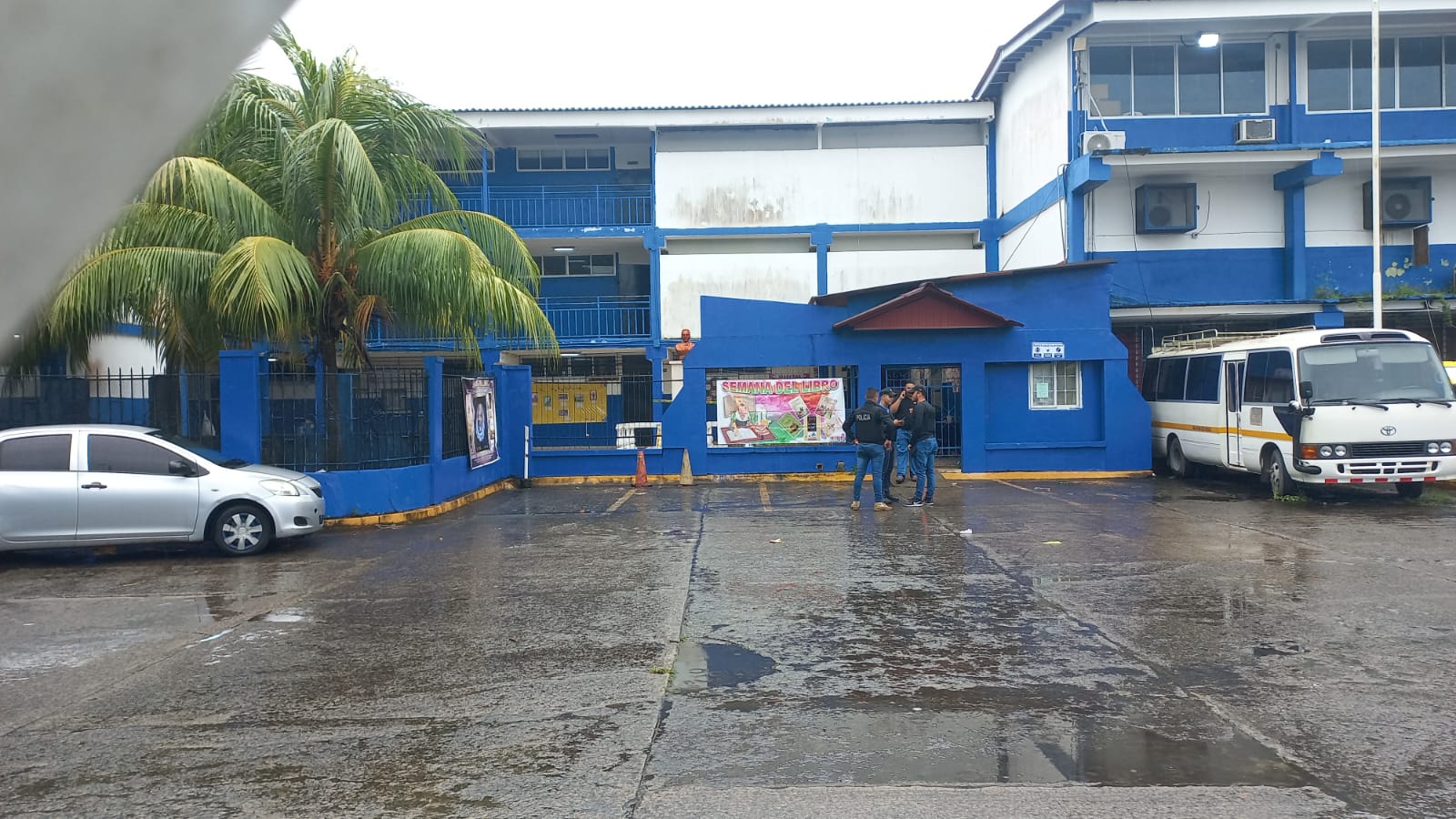 Noticia Radio Panamá | Un muerto y dos heridos deja balacera dentro de un colegio en la provincia de Colón