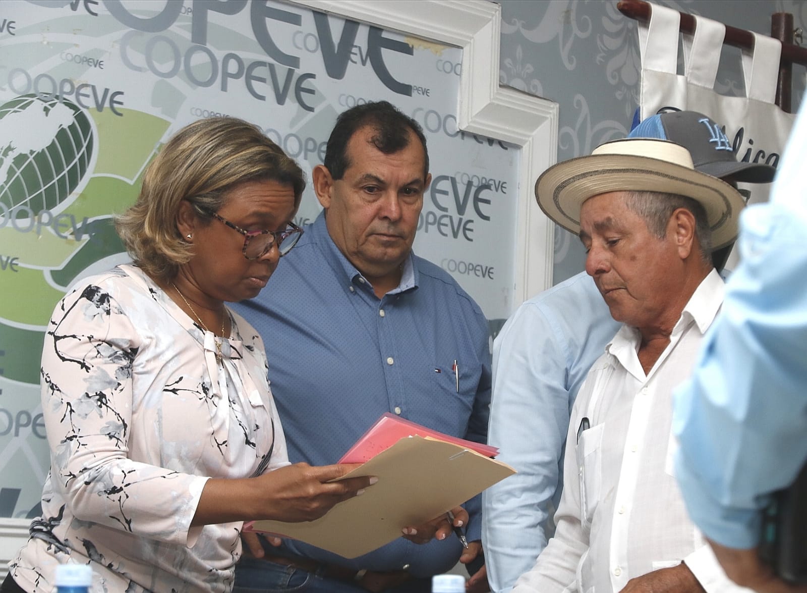 Noticia Radio Panamá | Invertirán más de $50 millones en materia de salud en la provincia de  Veraguas
