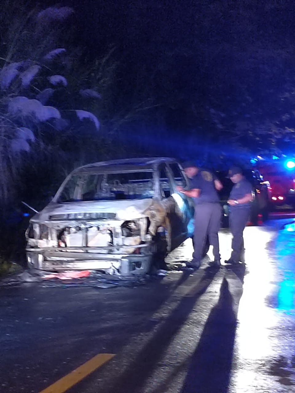 Buscan dar con responsables de hurtar e incendiar un auto en Altos de Tocumen
