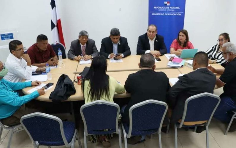 Noticia Radio Panamá | Instalan mesa de educación, presentarán propuesta de metodología en la próxima reunión
