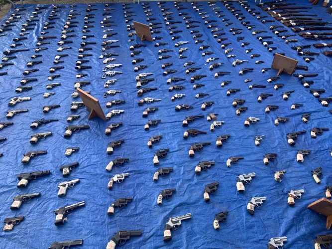 Destruyen 460 armas entregadas en el programa de armas por vales o bonos de supermercados