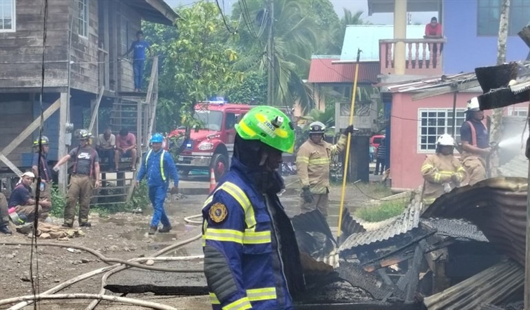Noticia Radio Panamá | Un menor de edad fallece tras incendio en Bocas del Toro