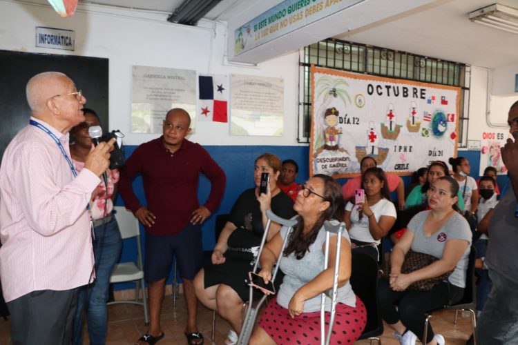 Noticia Radio Panamá | Dos estudiantes de la escuela República de Chile darán clases por módulos por  amenazar a sus compañeros