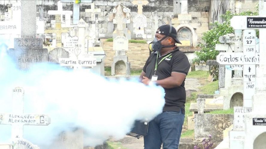 Realizan nebulización en cementerios de la capital para evitar criaderos de mosquitos