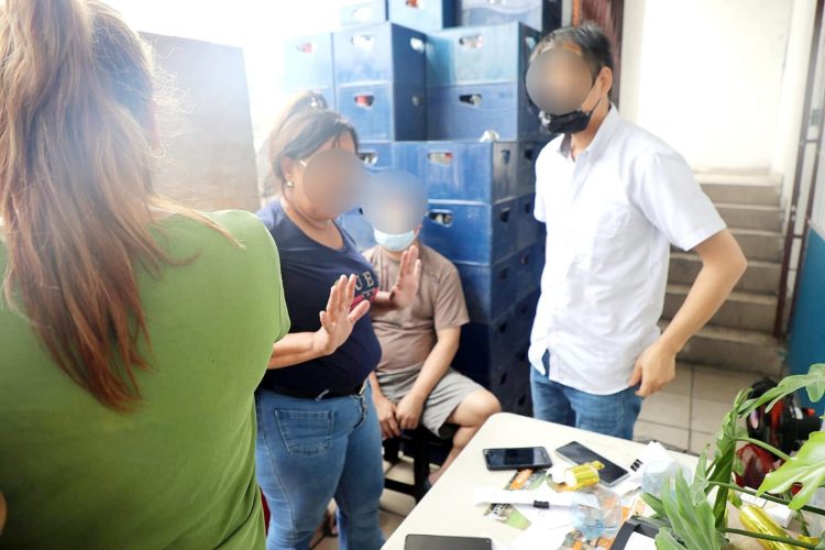 Noticia Radio Panamá | Agarran infraganti a comerciantes asiáticos vendiendo chance clandestino