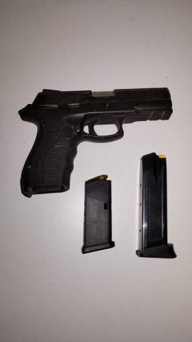 Featured image for “Incautan auto con pistola y 123 paquetes de presunta droga en Colón”