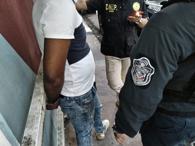 Featured image for “Logran captura de presunto implicado en el robo a la Joyería Fénix, en avenida Balboa”
