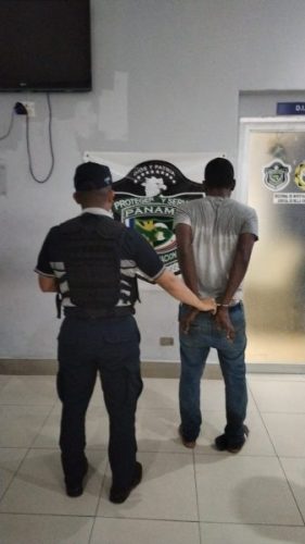 Noticia Radio Panamá | Capturan a un hombre tras haberle robado a una señora en Bella Vista