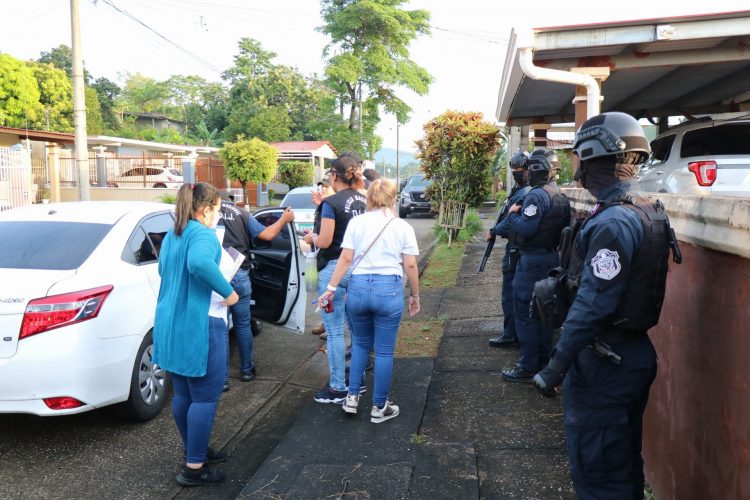 Noticia Radio Panamá | Aprehenden a tres presuntos vinculados a contrataciones irregulares del MINSA durante la pandemia