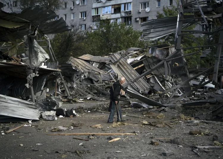 Featured image for “Rusia lanza un segundo día de ataques contra ciudades ucranianas”