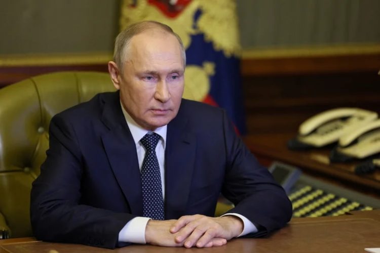 Featured image for “Putin acusó a Ucrania por el ataque al puente de Crimea y prometió más represalias tras el bombardeo a Kiev y otras ciudades”