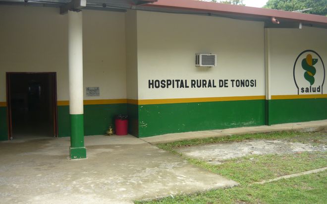 Noticia Radio Panamá | Lluvia afecta varias áreas del hospital de Tonosí, continúan brindando atención médica