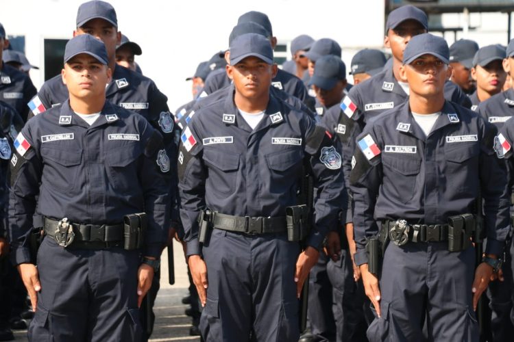 Featured image for “Para la calle 600 nuevos Policía que reforzarán la seguridad durante fin de año”