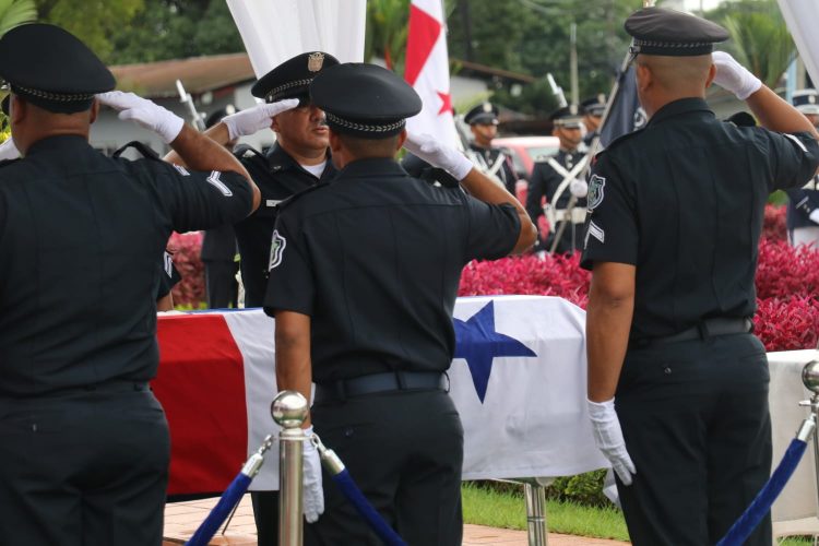 Noticia Radio Panamá | Policía Rinde Homenaje Post – Mortem al Subteniente Carlos Manuel Martínez Sánchez