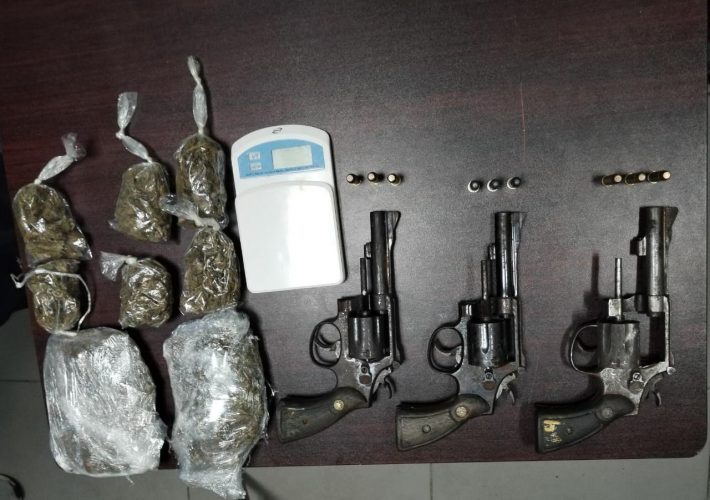 Featured image for “Policía incauta tres armas de fuego y decomisa marihuana en Colón”