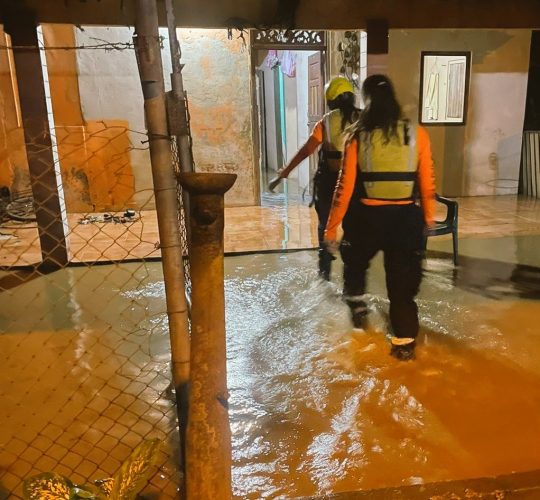 Featured image for “Varias viviendas afectadas por el desbordamiento de ríos en Azuero, se extenderá alerta de prevención por lluvias”