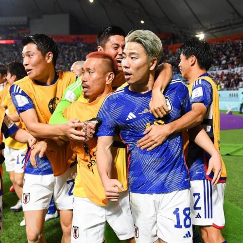 Japón da la sorpresa al vencer 2-1 a Alemania