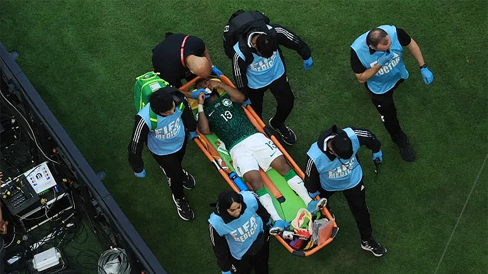 Featured image for “«Recen por mí»: El calvario del árabe que salió lesionado ante Argentina por rodillazo en la cara… Hasta lo operaron del páncreas”
