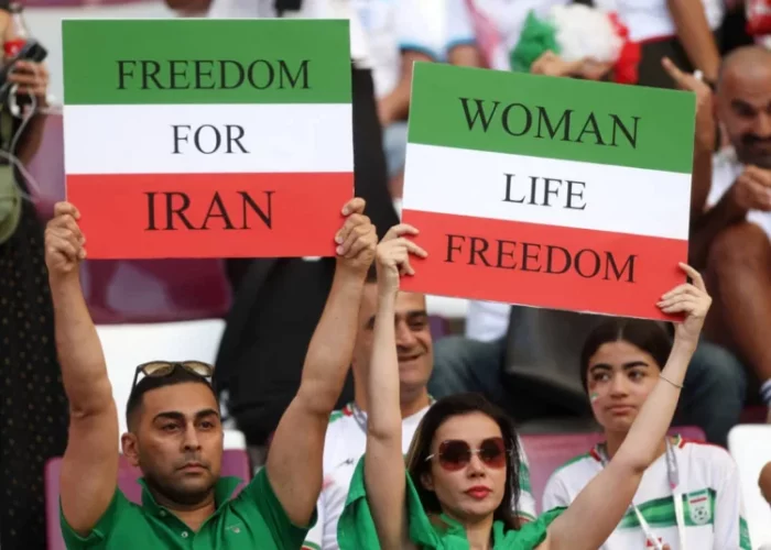 Featured image for “Los jugadores de Irán optan por no cantar el himno nacional en el Mundial”