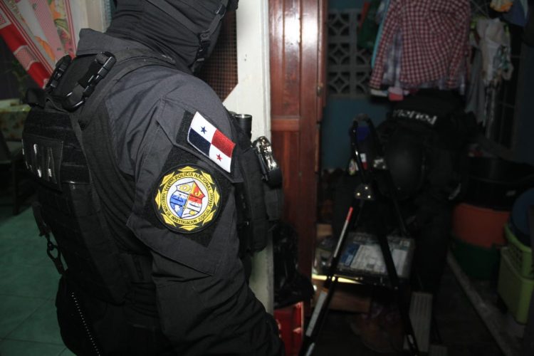 Featured image for “Policía Nacional y SENAN decomisan 7 toneladas de supuesta droga en el interior del país”