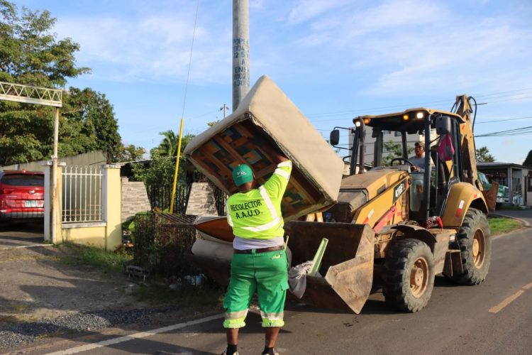 Noticia Radio Panamá | Autoridad de Aseo realiza operativo «Limpiando mi Barrio» en corregimiento de Don Bosco