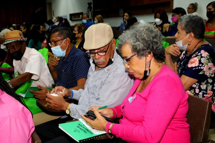 Noticia Radio Panamá | Ministra Castillo recibe la autorización para que presente ante la Asamblea Nacional el Proyecto de Ley que amplía la protección de los adultos mayores