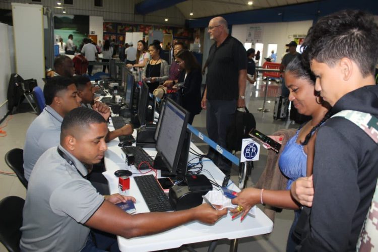 Noticia Radio Panamá | Mas de 80 mil personas entre turistas y tripulantes han bajado en el Home Port de Colón